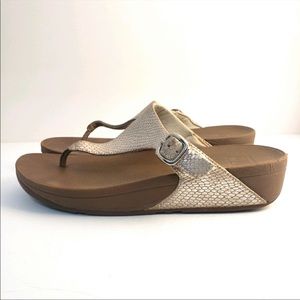 Light gold metallic Fitflop thong sandals with rubber heel